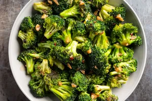 Broccoli With Garlic Sauce