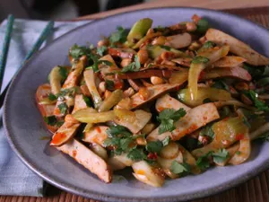 Sauteed Dry Bean Curd & Celery With Pork