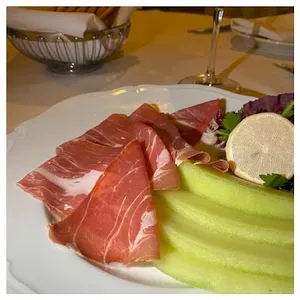 Prosciutto Di Parma Con Frutta