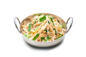 SAUTÉED BEAN SPROUTS AND CHIVES