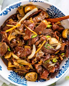 Sauteed Beef Filets With Shiitake And Bamboo Shoot