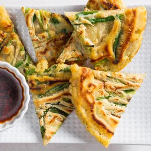 Korean Scallion Pancake (Korean Pajeon)