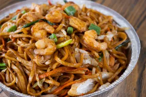 Shanghai Style Lo Mein with Seafood