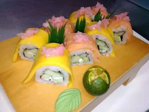 Salmon Mango Roll