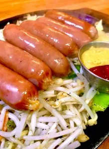 Black Berkshire Sausages On Sizzling Hot Plate (鉄板黒豚ソーセージ)