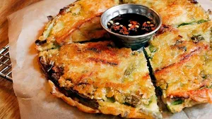 Crispy Egg-Edged Korean Style Pancake 海鮮蔥煎餠 해물파전