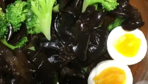 Boiled Chinese Green With Black Fungus
