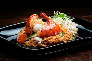 LOBSTER PAD THAI.