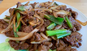 Sliced Beef with Scallion and Onion 蔥爆牛肉