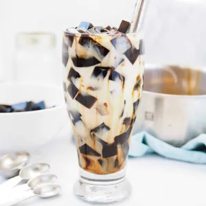 Grass Jelly with Fresh Milk