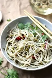 Sauteed Minced Pork And Bean Sprout With Black Fungus