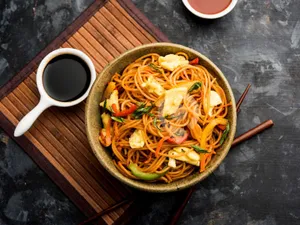 Egg Noodles Schezwan