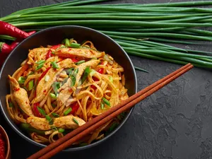 Chicken Noodles Schezwan