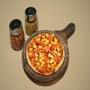 Tomato and Sweet Corn Pizza [Regular, 7 inches, Serves 1]