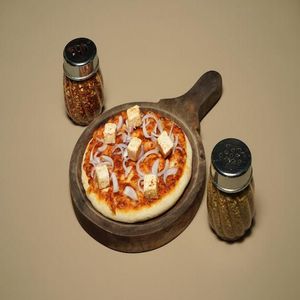 Onion and Paneer Pizza [Regular, 7 inches, Serves 1]