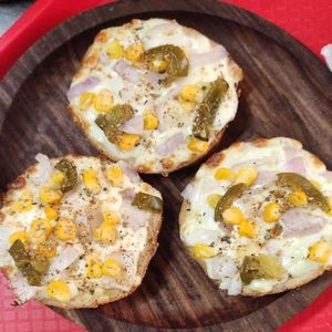 Veg Garlic Bread [3 Pieces]