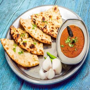 Cheese Naan with Gravy