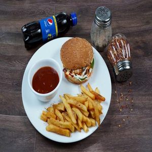 Crispy Burger with Fries and Coke [250 ml]