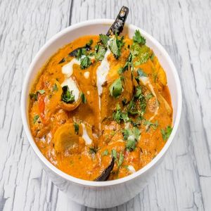 Karahi Chicken with 3 Tandoori Roti