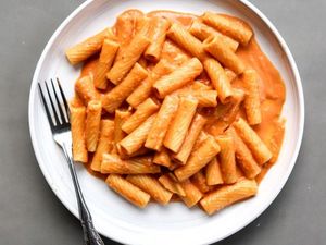 Mix sauce pasta