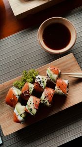 California Roll (8pc)