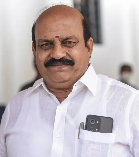 Vaithilingam R