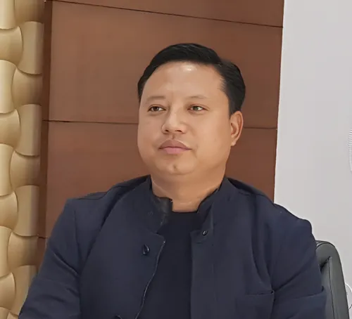 Kumsi Sidisow